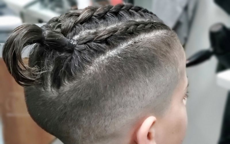 Detalle corte de pelo niño