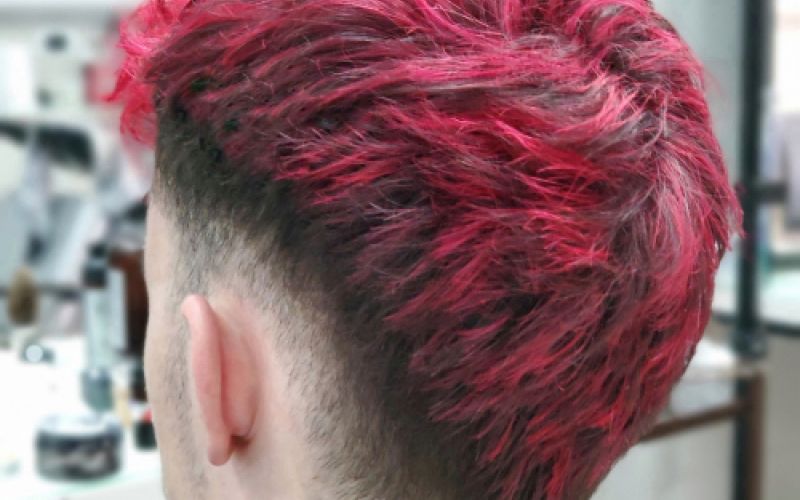 Corte de pelo y tinte rojo
